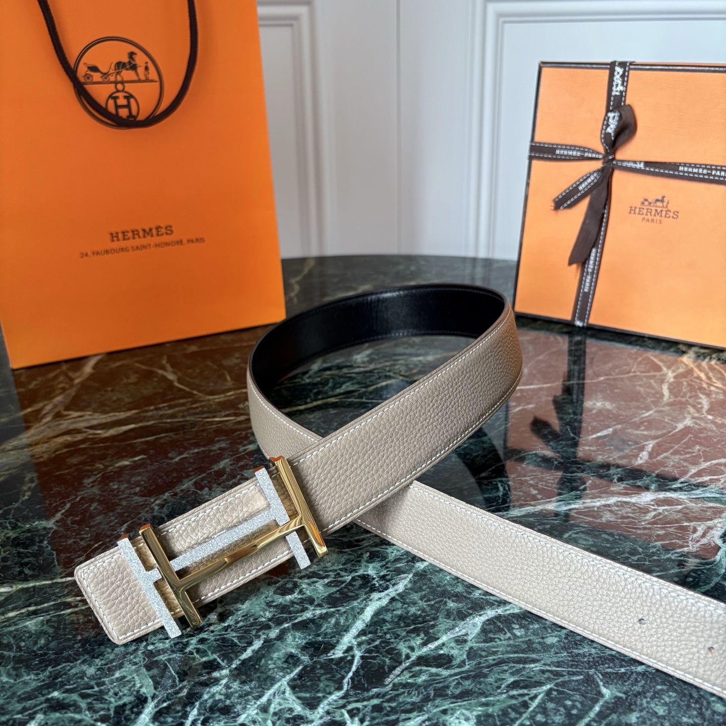 【爱马仕】Hermes 原单爱马仕，宽3.8cm进口原版皮带身，双面可两面用，精品电镀五金 ！