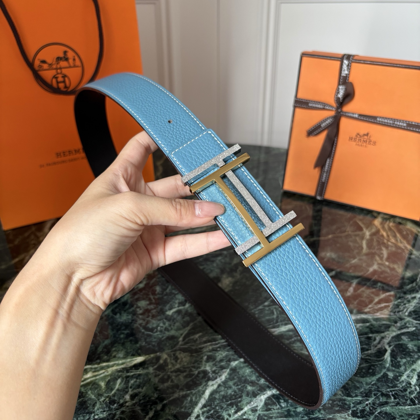 【爱马仕】Hermes 原单爱马仕，宽3.8cm进口原版皮带身，双面可两面用，精品电镀五金 ！