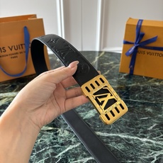 LOUIS VUITTON经典原单品质,一面压花一面原版皮底,搭配原单精品钢扣,精工制作,细节看图,实物拍摄,高端奢华, LOUIS VUITTON经典原单品质,一面压花一面原版皮底,搭配原单精品钢扣,精工制作,细节看图,实物拍摄,高端奢华,
