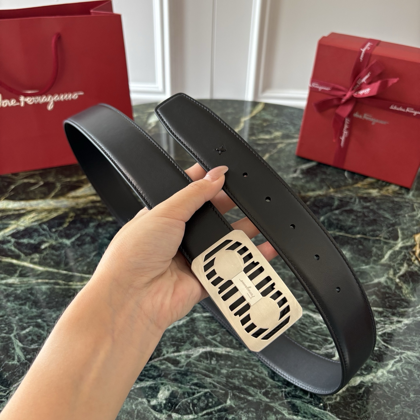 【菲拉】经典原单品质，双面平纹搭配精品内穿钢扣，精工制作，细节看图，实物拍摄，高端奢华，宽度4.0cm