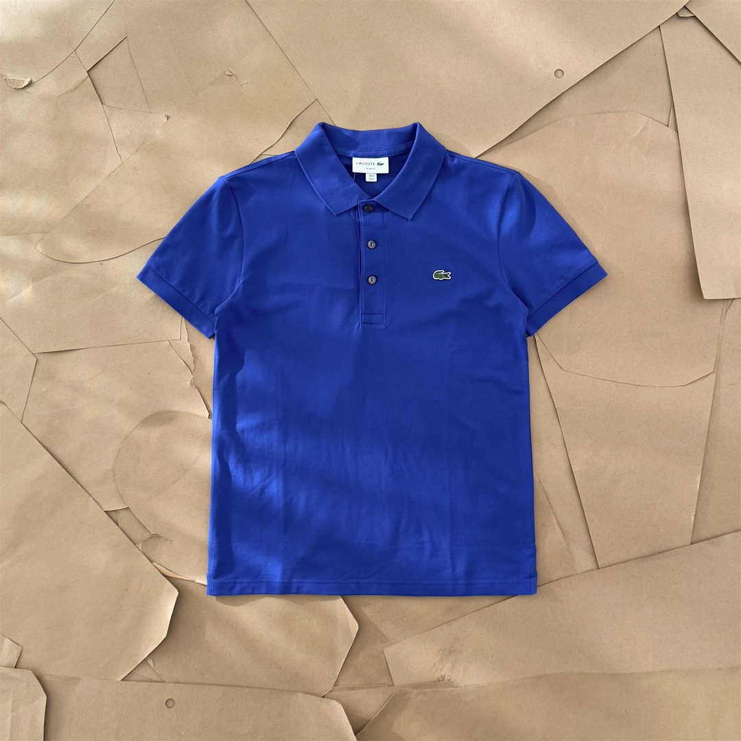 💰105
LACOSTE法国鳄鱼经典款男女款休闲翻领短袖POLO衫
【全年全色全码,放心推】
胸口2cm左右的小标刺绣,每一个鳄鱼爪子和鳄鱼上下四颗牙齿全部100%还原。
鳄鱼家最经典的三扣polo PH7937来了。官网万年经典款,每季推出40多种颜色,几十年从没下架过,没改过任何设计。
每季鳄鱼家最热销的基础款polo 是鳄鱼家必入的一个款式。
胸口2cm左右的小标刺绣,每一个鳄鱼爪子和鳄鱼上下四颗牙齿全部100%还原。刺绣全部进口机田岛立体高密度刺绣完成,他的边缘非常工整,并且侧面呈现立体层次感。
吊牌,水洗唛,领标。以及领标后编号等一一对应。
100%原版一致还原面料采用原版一致的94%棉+6%聚氨酯弹性纤维。
纽扣原版一致贝壳纽扣。下摆开叉设计。
货号:PH7937
颜色:黑色,白色,藏青色,绿色,卡其,灰色,彩蓝色,大红色,酒红色
尺码:3-7码/S-XXL码
3/S 肩宽44.0 胸围104 衣长68.0 袖长19
4/M 肩宽45.5 胸围108 衣长69.5 袖长20
5/L 肩宽47.0 胸围112 衣长71.0 袖长21
6/XL 肩宽48.5 胸围116 衣长72.5 袖长22
7/XXL 肩宽51.0 胸围120 衣长74.0 袖长23