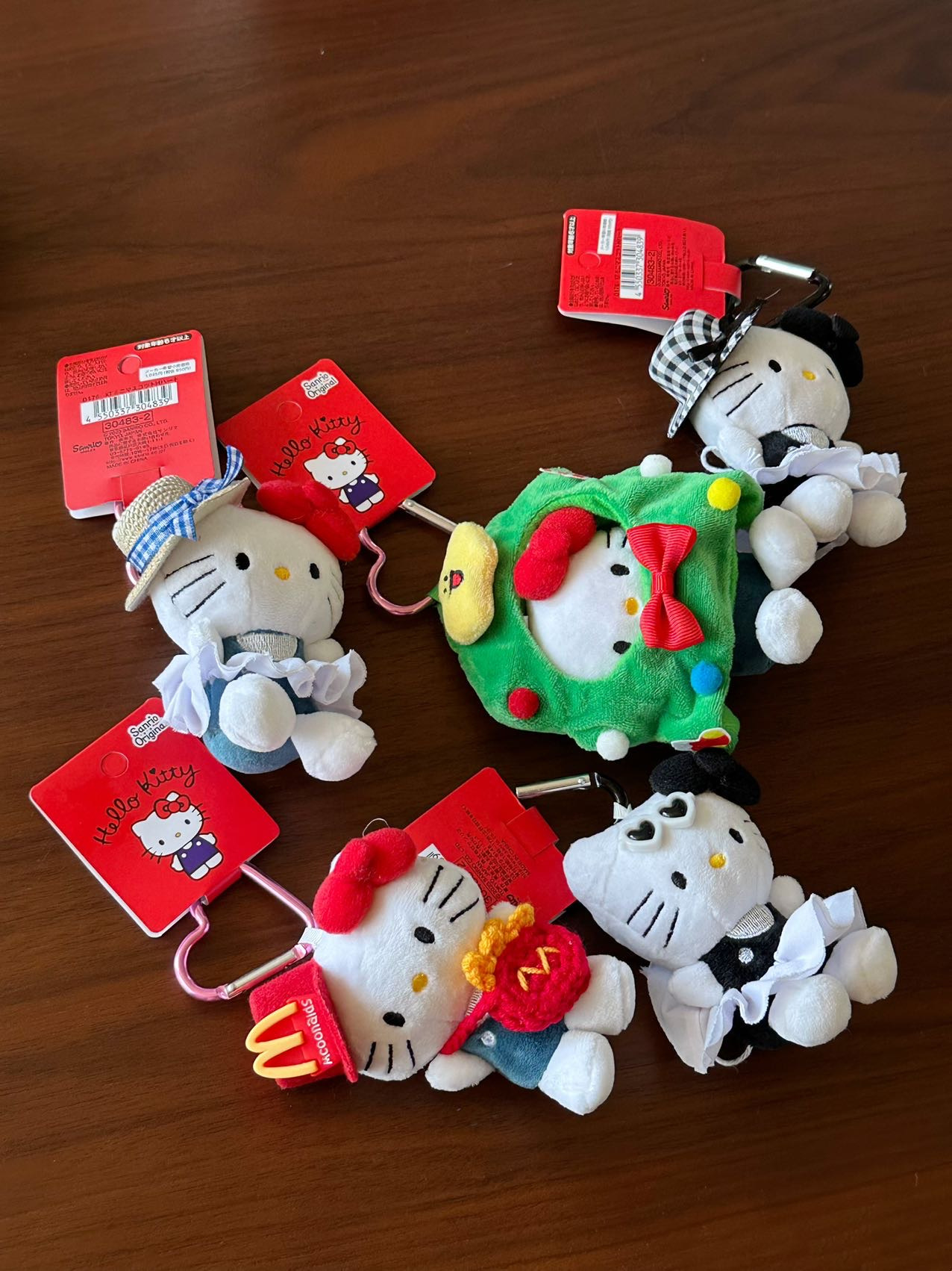 NO:617152,No need for a date!  Quality daily order, cute KT cartoon bag pendants, doll pendants ~ 5 styles in total all in!  You can’t even buy one for the price we paid for a set. It’s super cost-effective!  The point is, it’s so cute and looks great hanging anywhere!  Even the hooks are made of love. Who can resist this~ The super cute Hello Kitty is here, cute and cute!  The old aunt's girlish heart started to grow again, hahaha, she really has no resistance to it. Circle the key points!  The Japanese are pure and simple ~ exported to the little ones, not only good-looking, but also of great quality, with custom-made hard cases    19860909无需日代！品质日单 可爱KT卡通包包挂件玩偶挂饰～一共5款 all in！我们一套下来的价格代购一只也买不到哦 超级划算！ 重点是特别可爱挂在哪里都好看！连挂钩都是爱心的 这谁能抵抗～ 超爱的HelloKitty来咯,可爱暴击！老阿姨的少女心又开始了哈哈哈,对它真的毫无抵抗力 圈个重点！日单纯纯的～出口小日子的,不光有颜值,品质嘎嘎好,硬箱,accessory