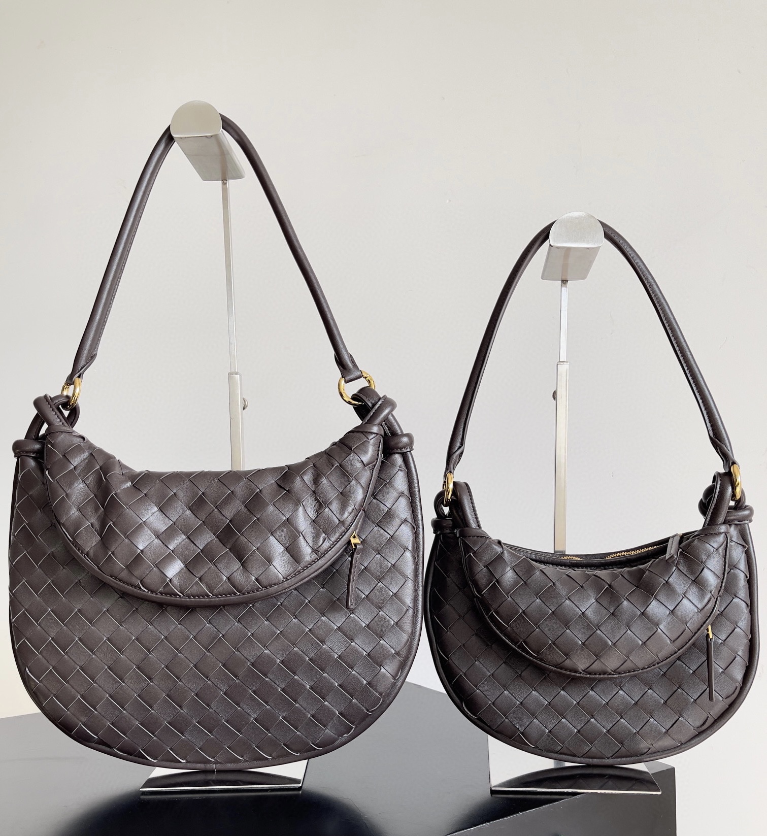 Bottega Veneta Medium vs small GemeIIi mother-in-law bag series