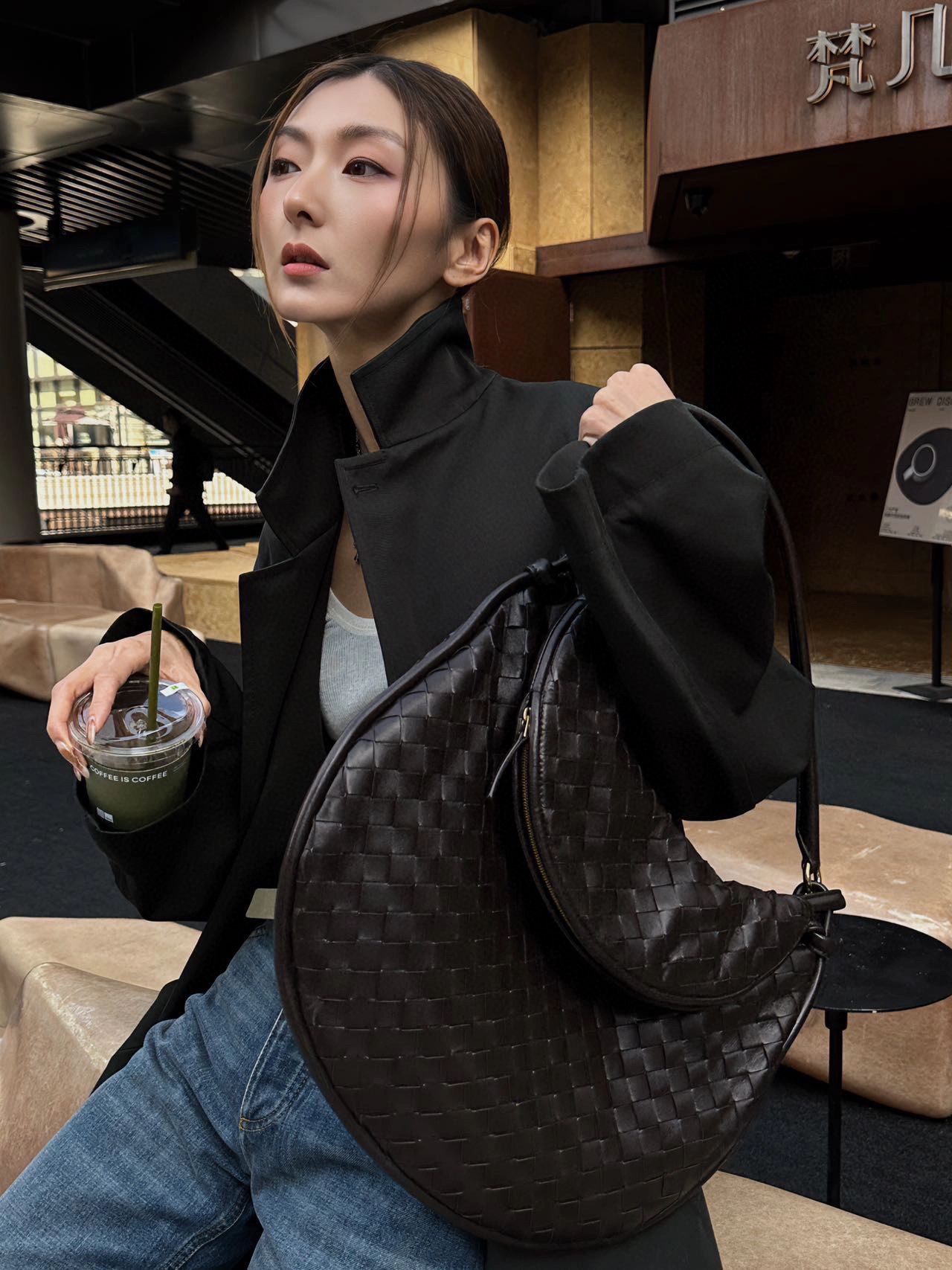 Bottega Veneta GemeIIi mother-in-law bag series large size