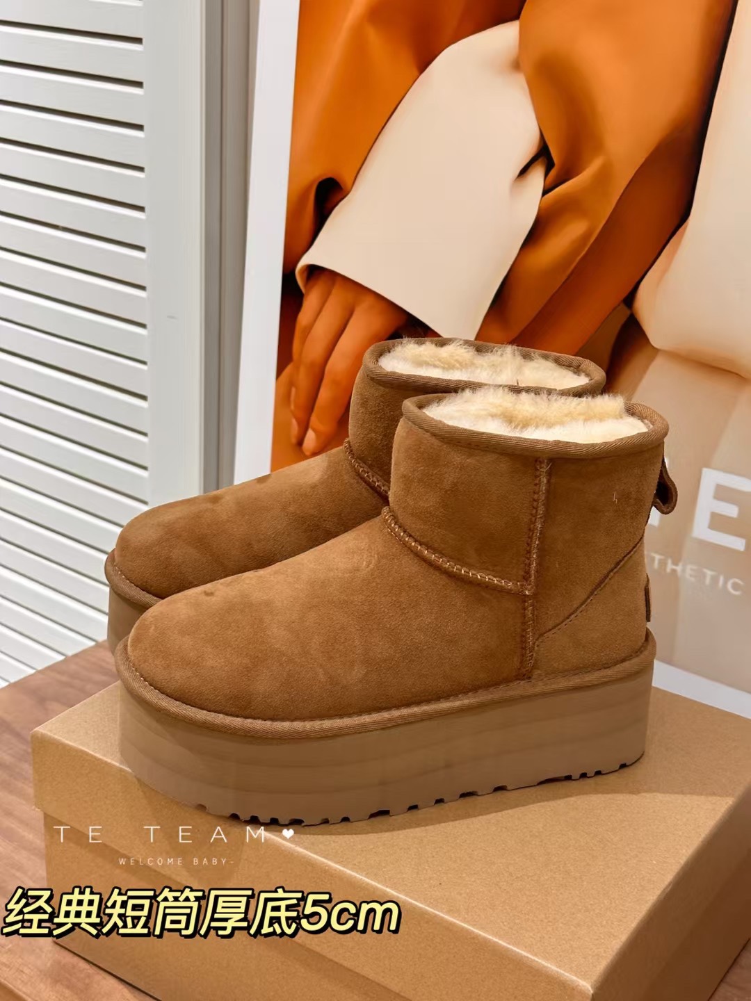 ，厚底+30❄UGG 𝟐𝟎𝟐5新款 5854经典短筒系列火了一百年的经典短筒今年新出厚底3cm5cm闭着