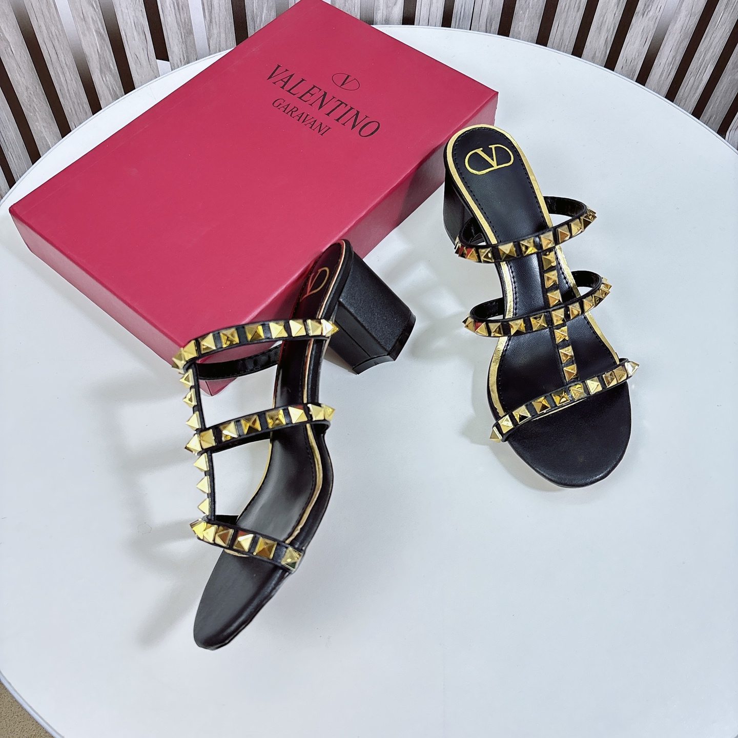 Black real shot 🆕 Valentino block heel sandals, VT Stud Series is 7