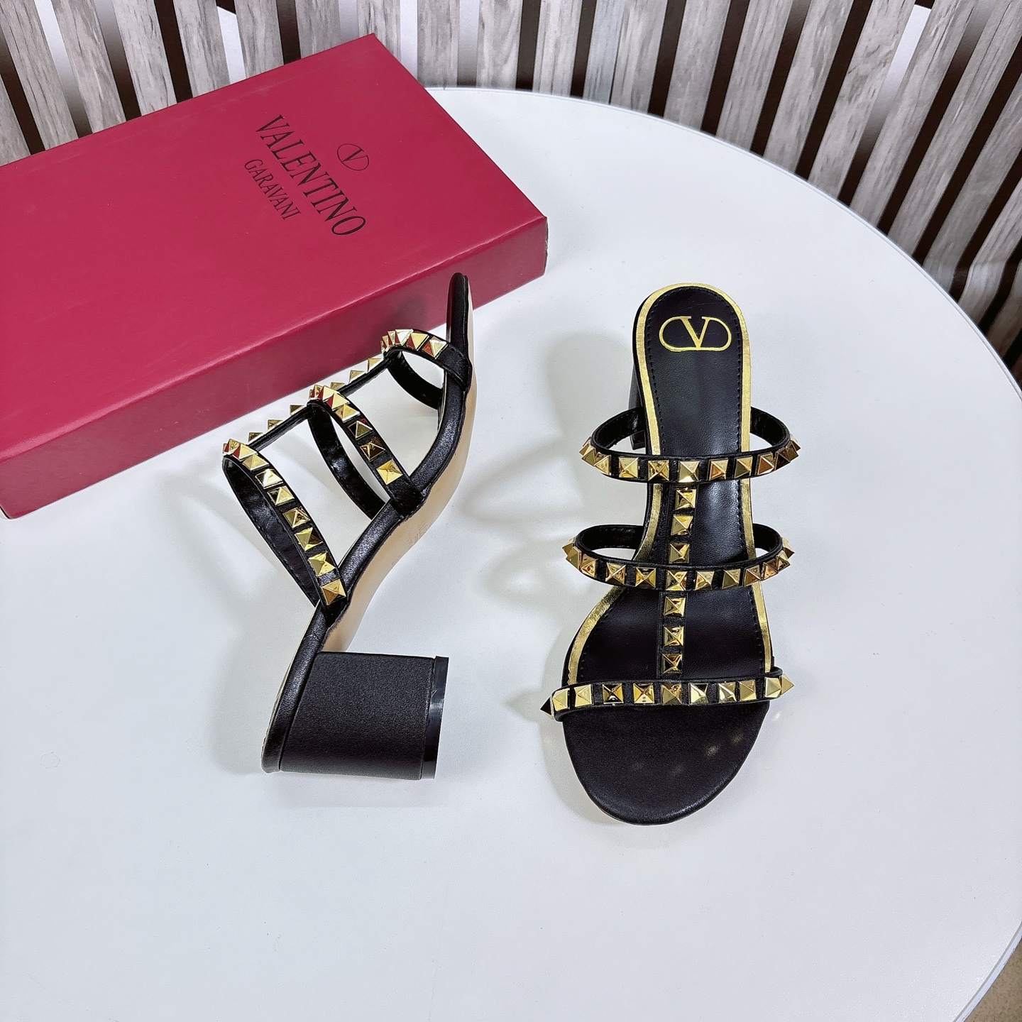 Black real shot 🆕 Valentino block heel sandals, VT Stud Series is 5