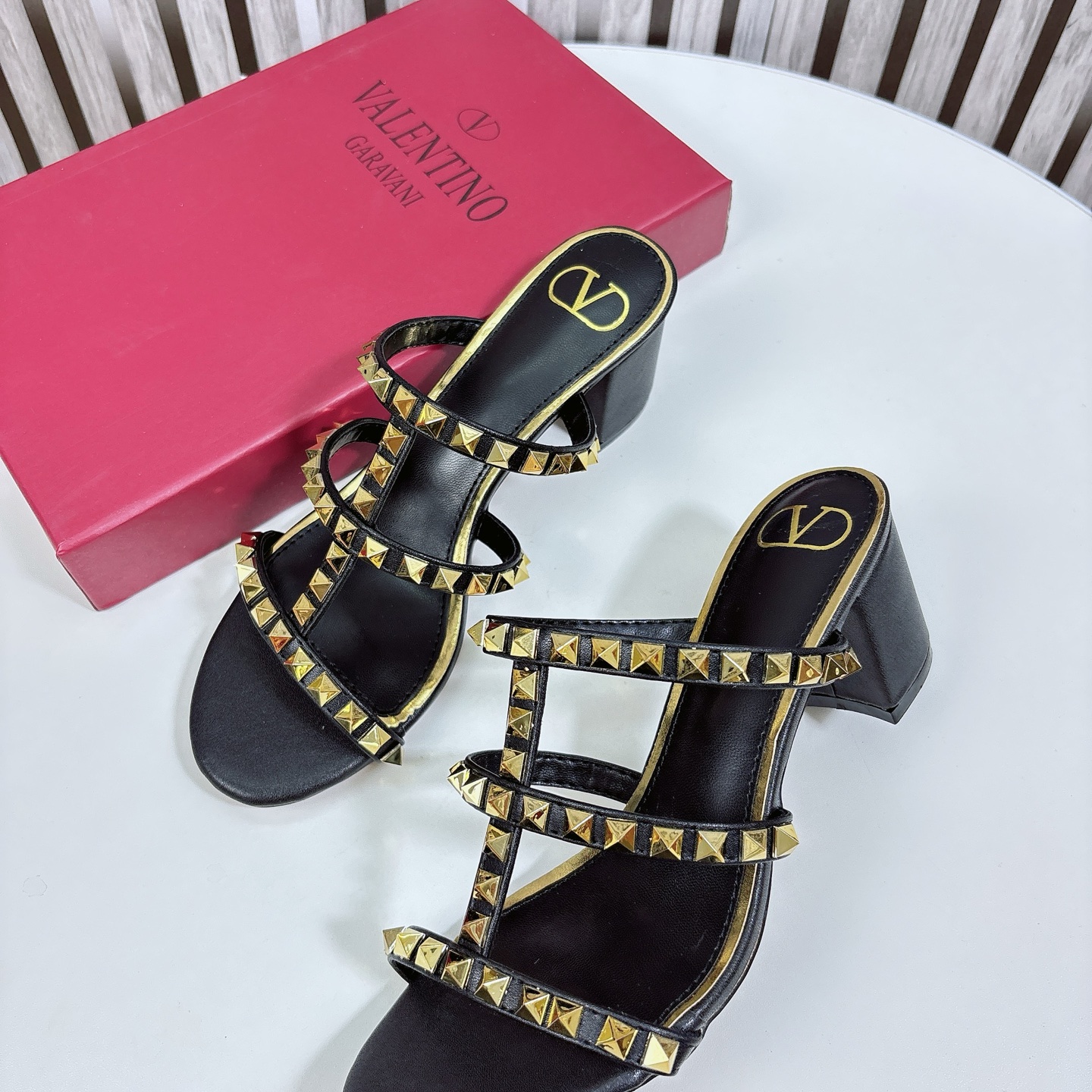 Black real shot 🆕 Valentino block heel sandals, VT Stud Series is 3