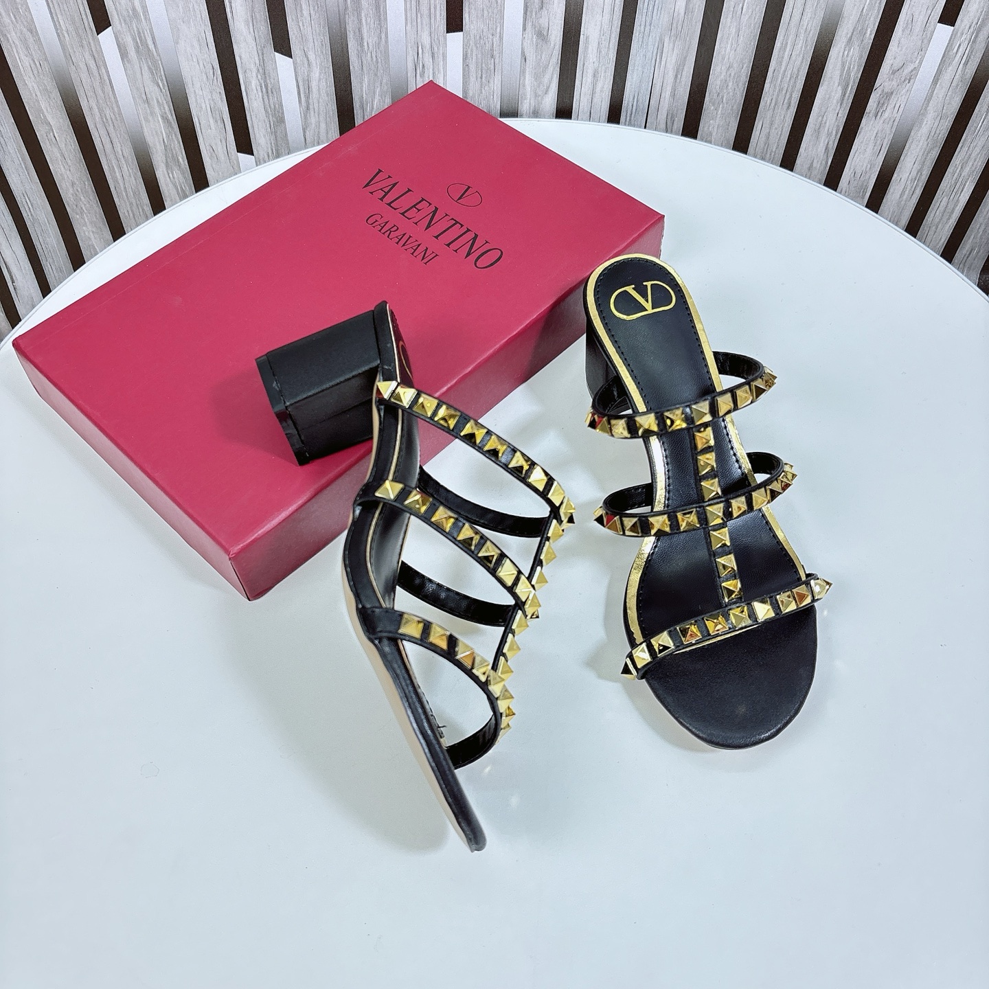 Black real shot 🆕 Valentino block heel sandals, VT Stud Series is 2