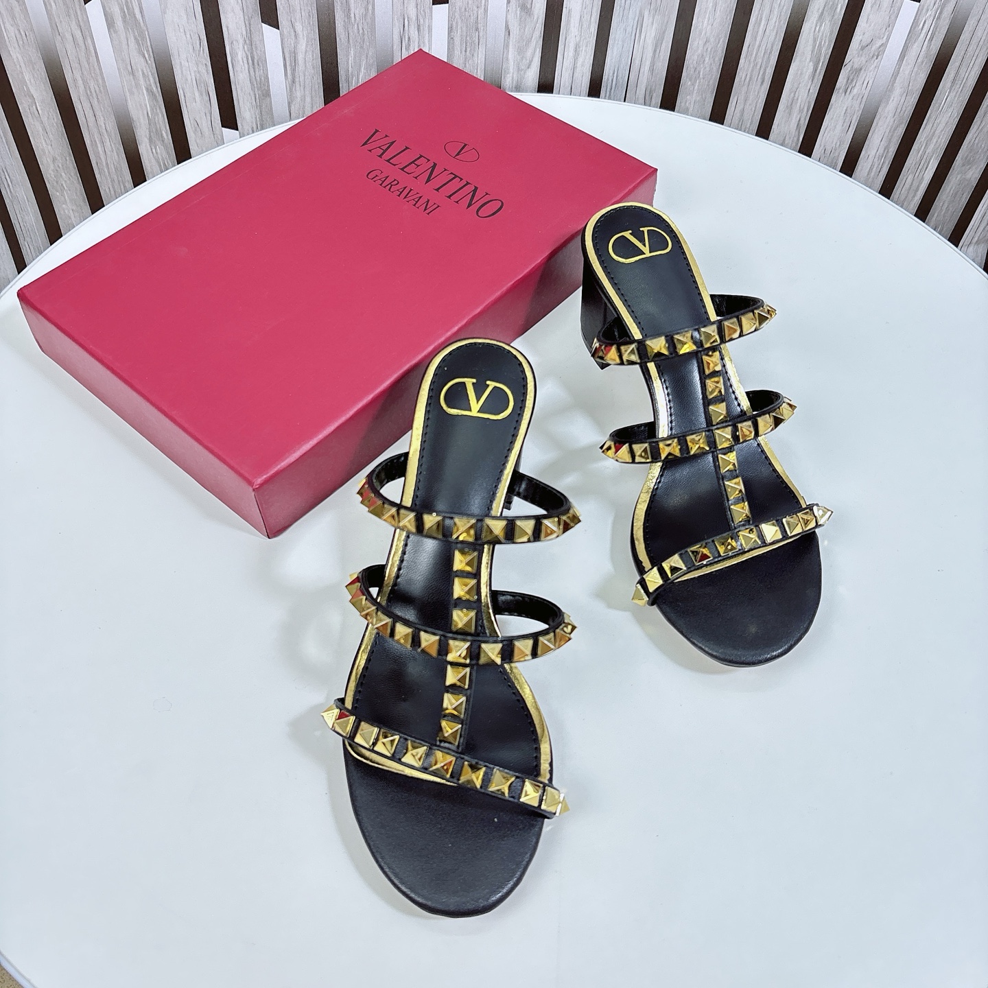Black real shot 🆕 Valentino block heel sandals, VT Stud Series is 8