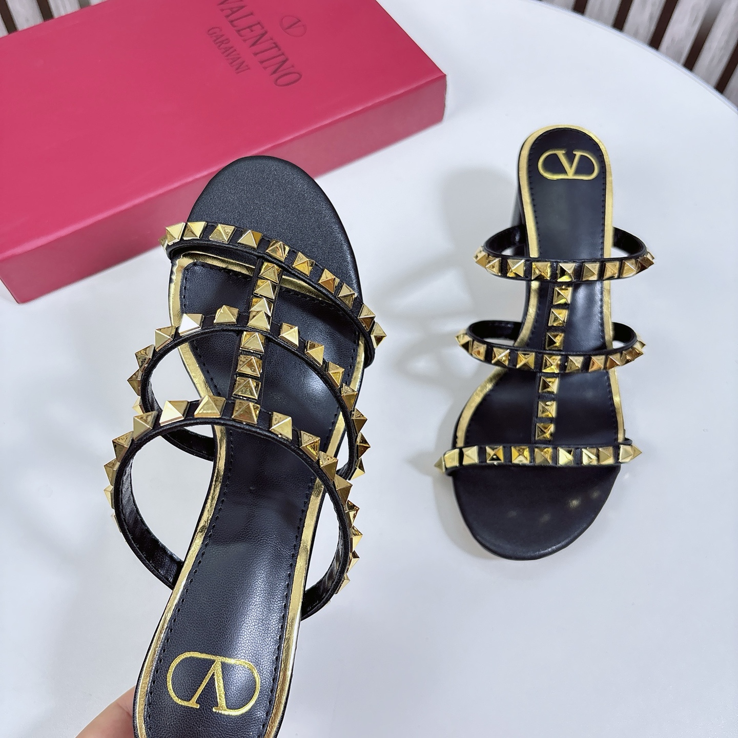 Black real shot 🆕 Valentino block heel sandals, VT Stud Series is 4