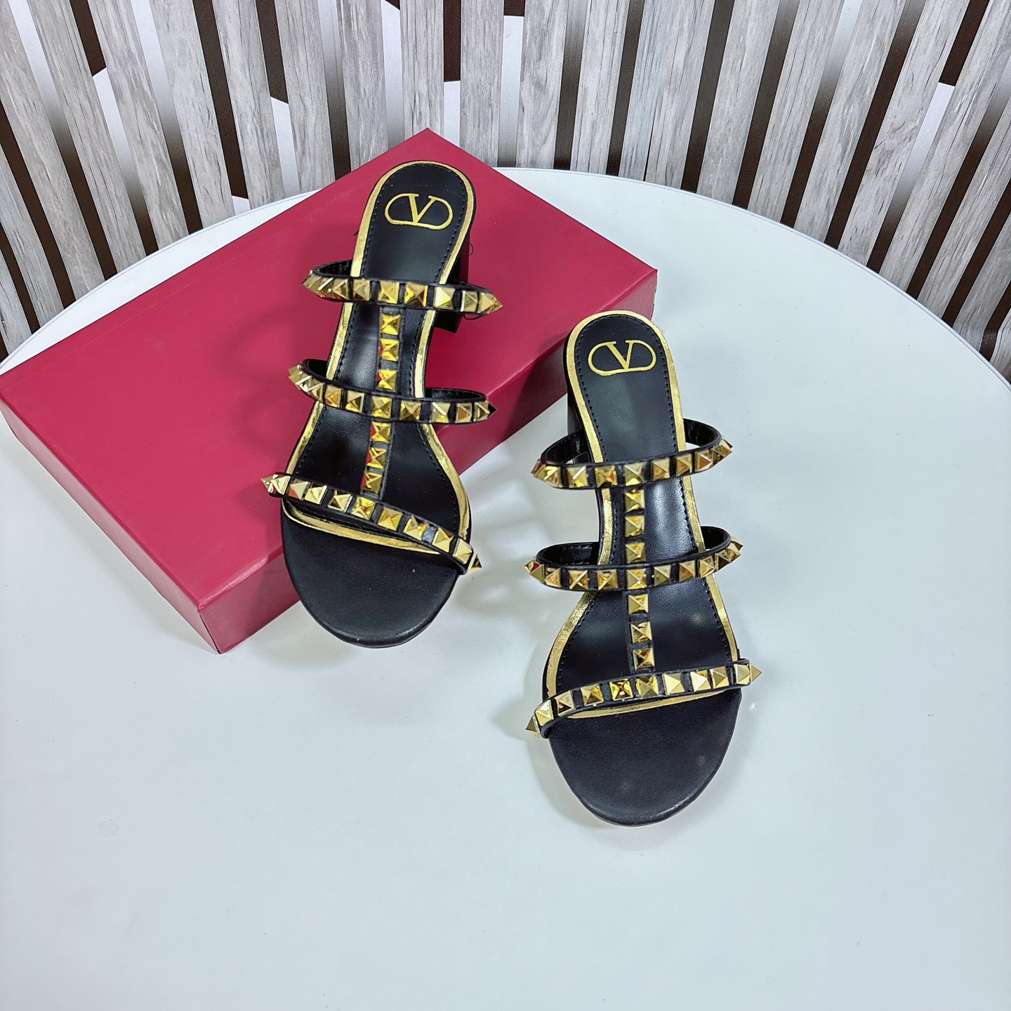 Valentino Haute Couture Classic Luxury Leather Shoe Ref.84090BEE