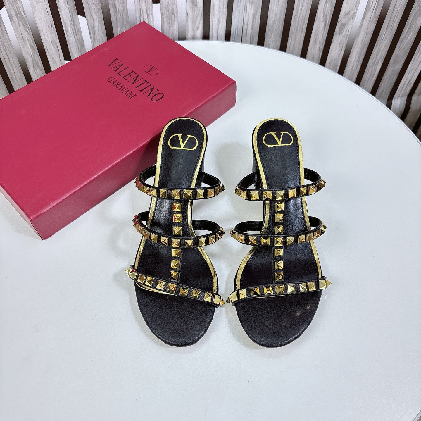 Black real shot 🆕 Valentino block heel sandals, VT Stud Series is 6