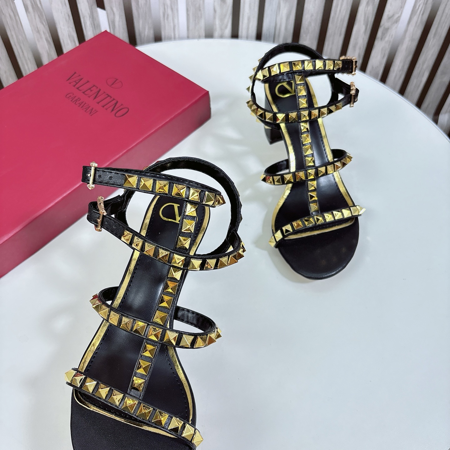 Black real shot 🆕 Valentino block heel sandals) VT Stud series 4