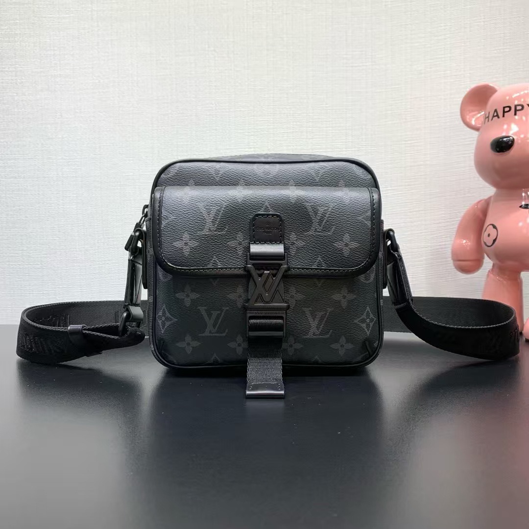 Pedido original superior✨‼ ️Desarrollo original, herrajes totalmente de acero👏👏Esta bolsa tipo mensajero Getaway está…