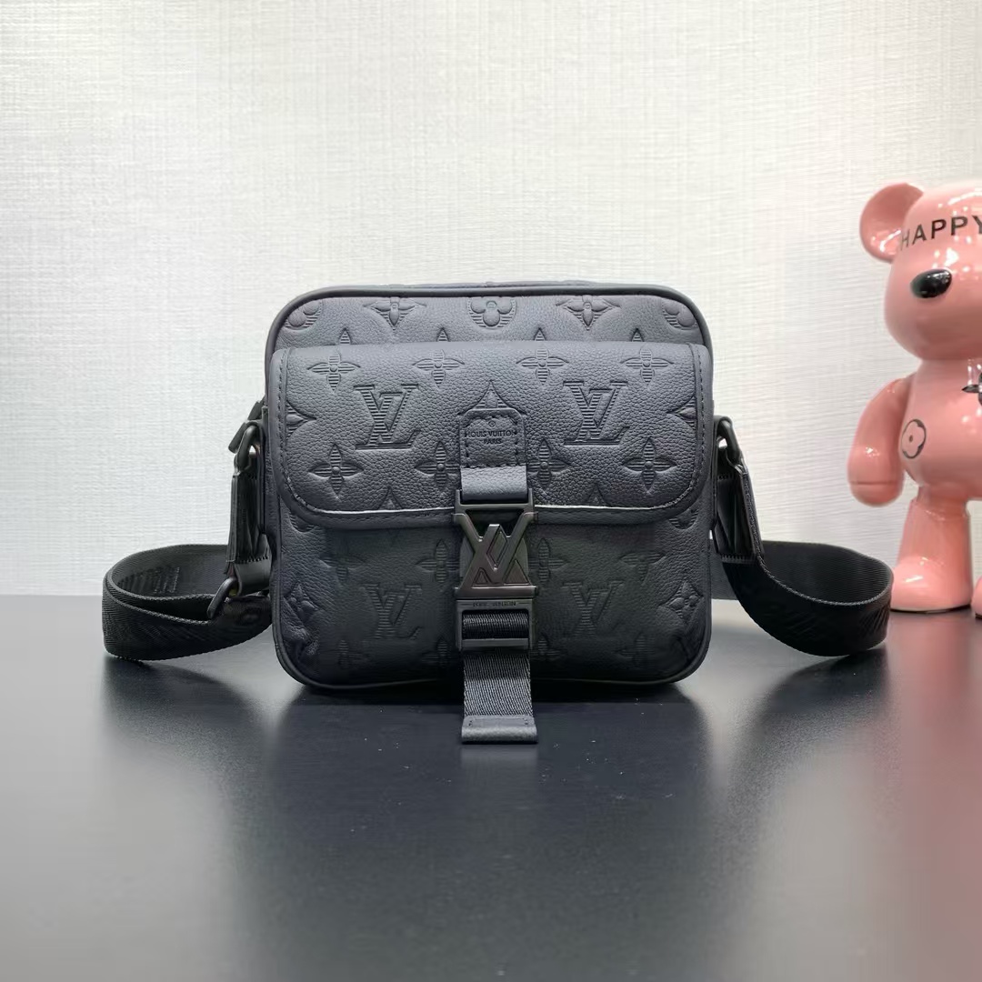 Pedido original superior✨‼ ️Desarrollo original, herrajes totalmente de acero👏👏Este bolso mensajero Getaway tiene el …