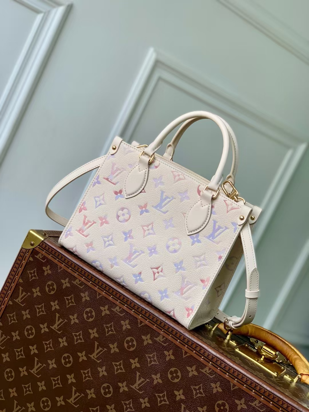 【Chip dinámico 163C01】Pedido original superior, desarrollo genuino✨‼ ️Este pequeño bolso OnTheGo proviene de la serie D…