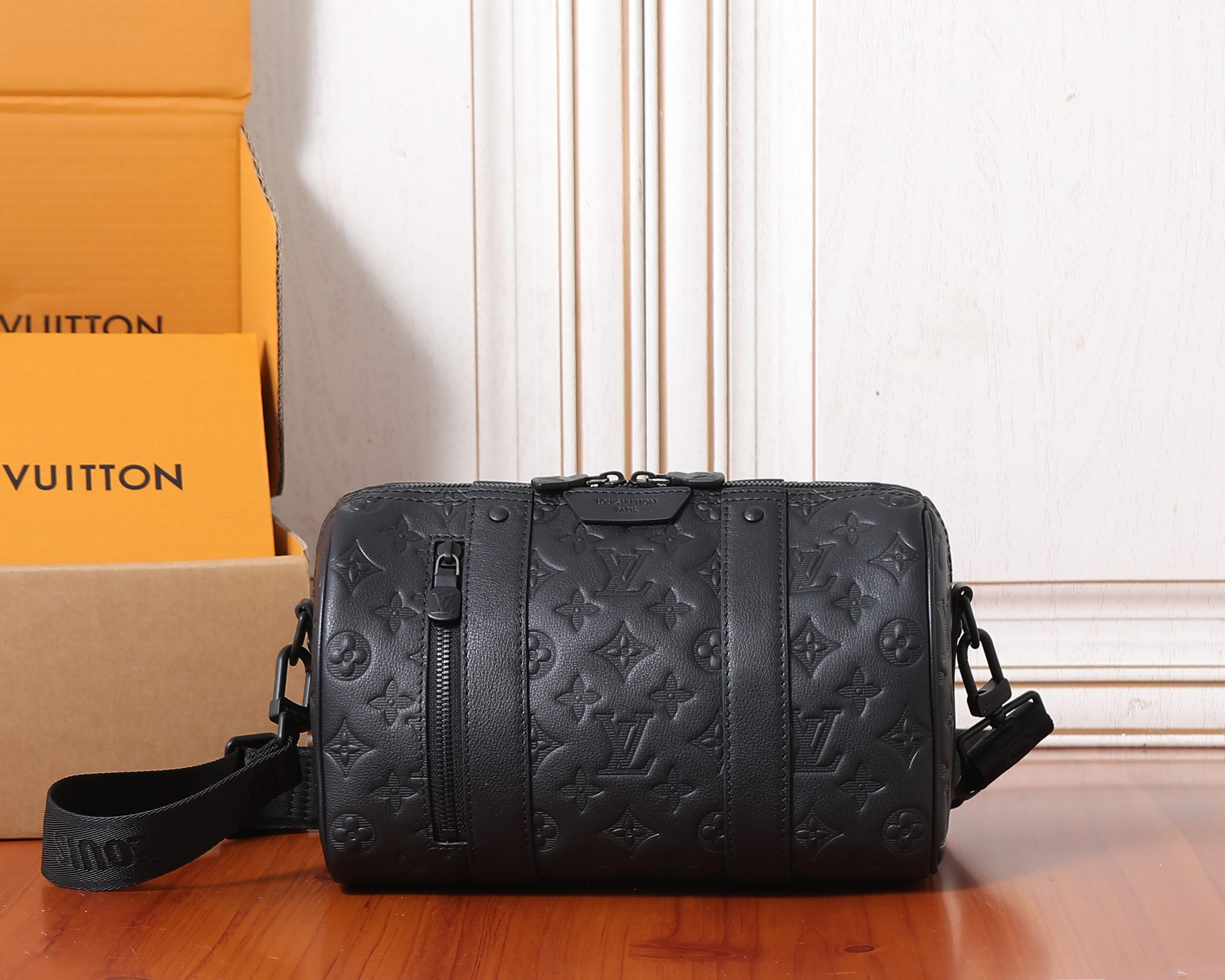 【Chip dinámico 163C01】Pedido original superior, desarrollo genuino✨‼ ️Este bolso City Keepall está hecho de cuero de va…