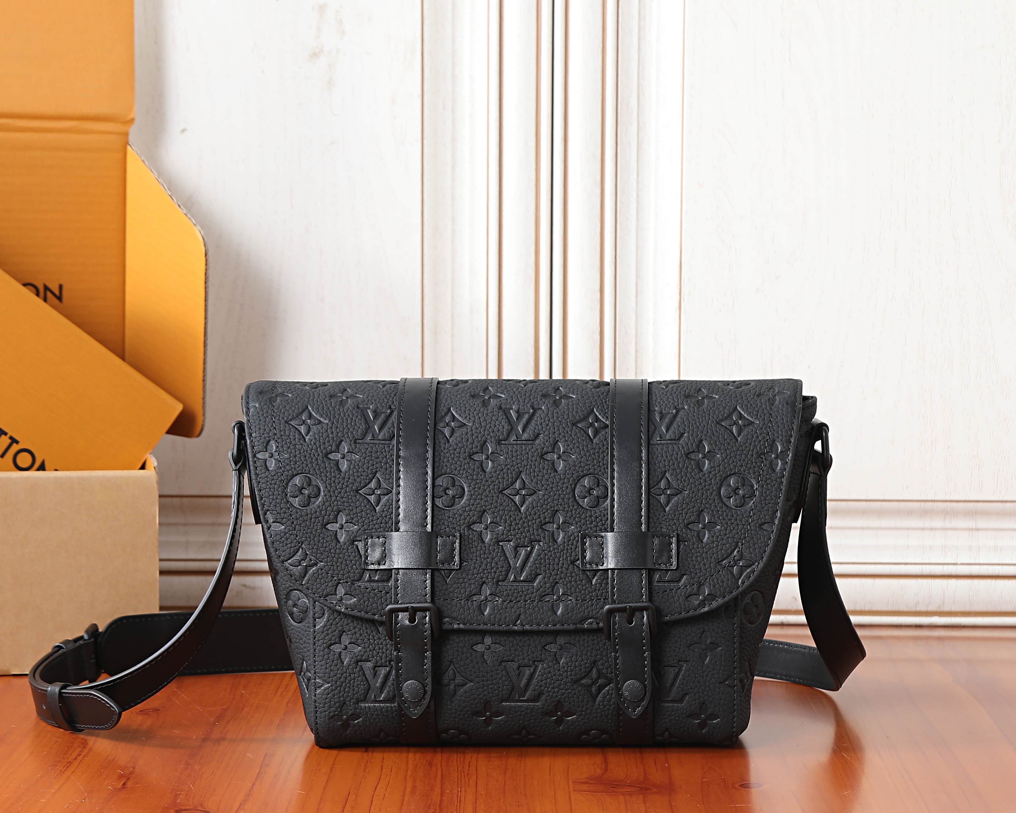 【Chip dinámico 163C01】Pedido original superior, desarrollo genuino✨‼ ️Este bolso mensajero Christopher está hecho de cu…