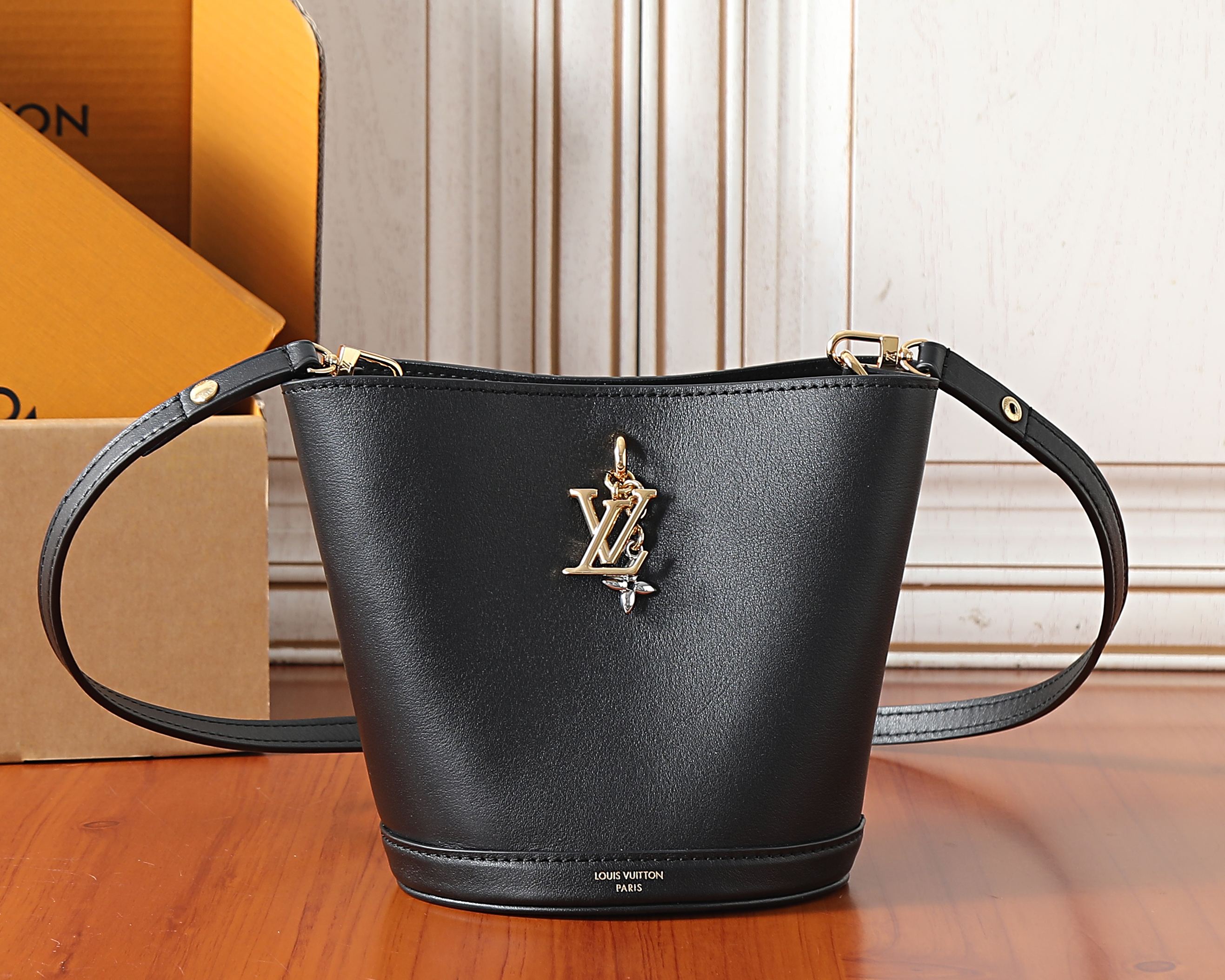 【Chip dinámico 163C01】Pedido original superior, desarrollo genuino✨‼ ️Este bolso LV Bloom Mini Hobo está diseñado para …