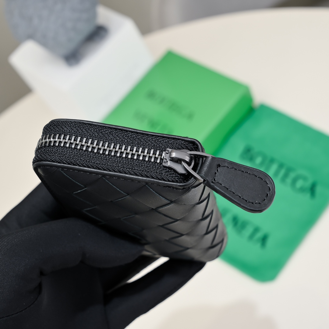 Bottega Veneta Woven Leather Card Holder Wallet with Zip - Compact & Stylish 6 i1713798727 1804 1