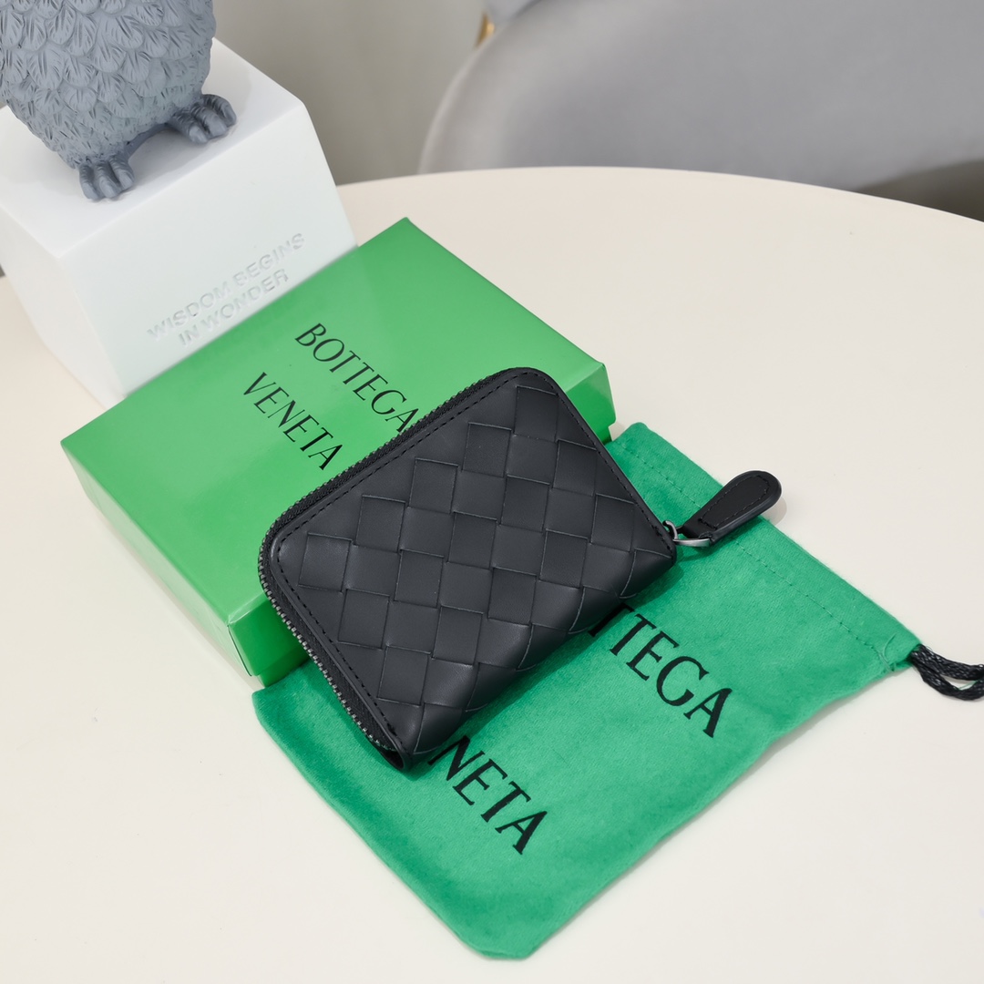 Bottega Veneta Woven Leather Card Holder Wallet with Zip - Compact & Stylish 3 i1713798727 5213 7