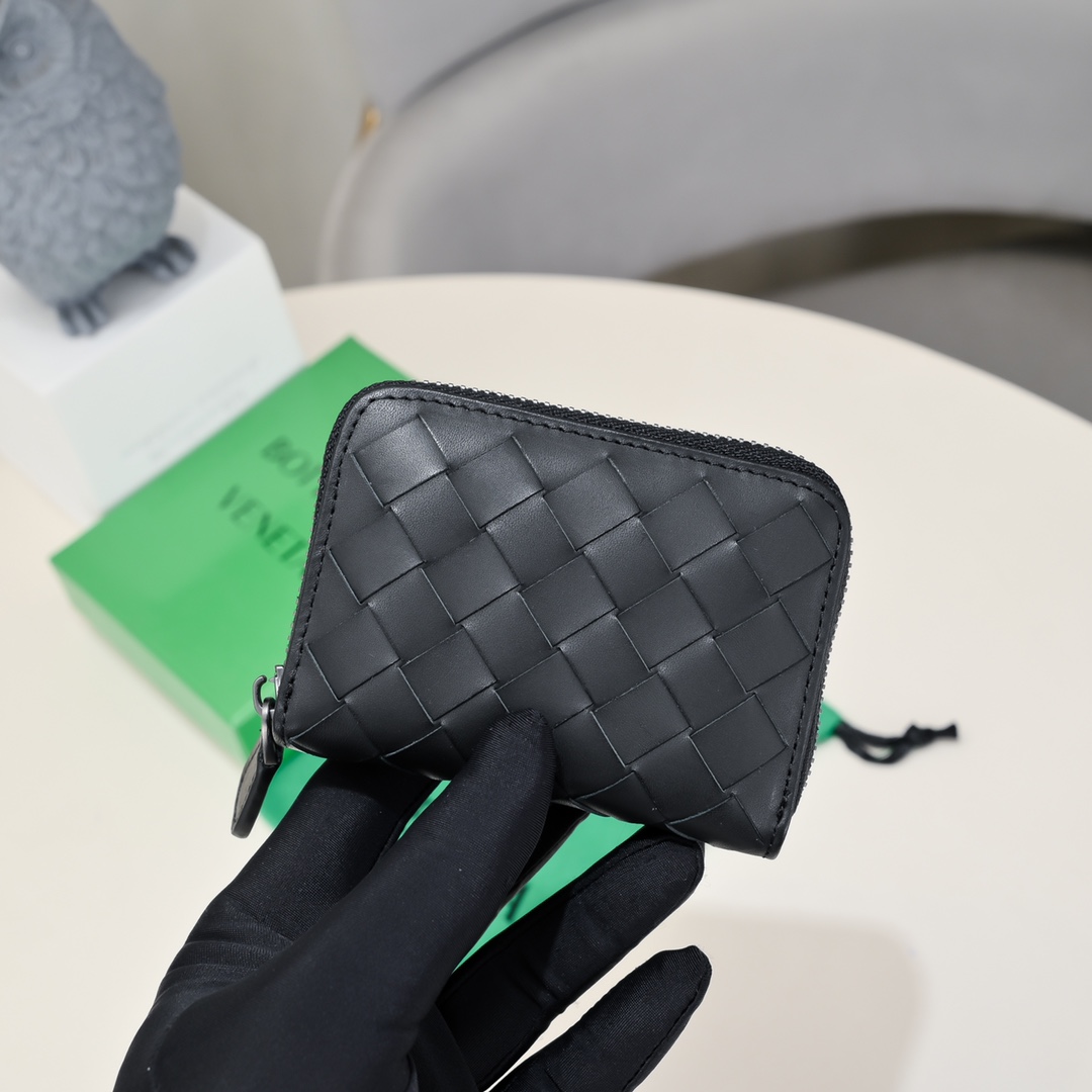 Bottega Veneta Woven Leather Card Holder Wallet with Zip - Compact & Stylish 10 i1713798727 926 5