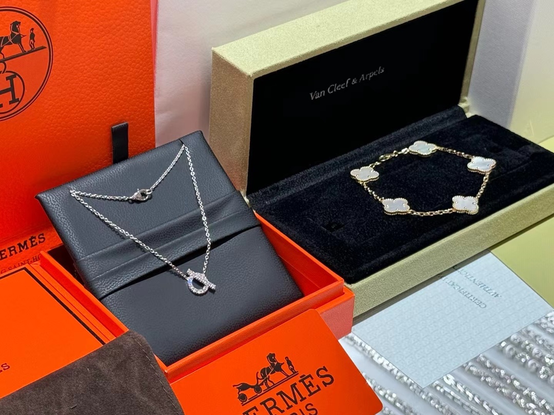 Van Cleef & Arpels VCA 18K黄白贝五花手链/