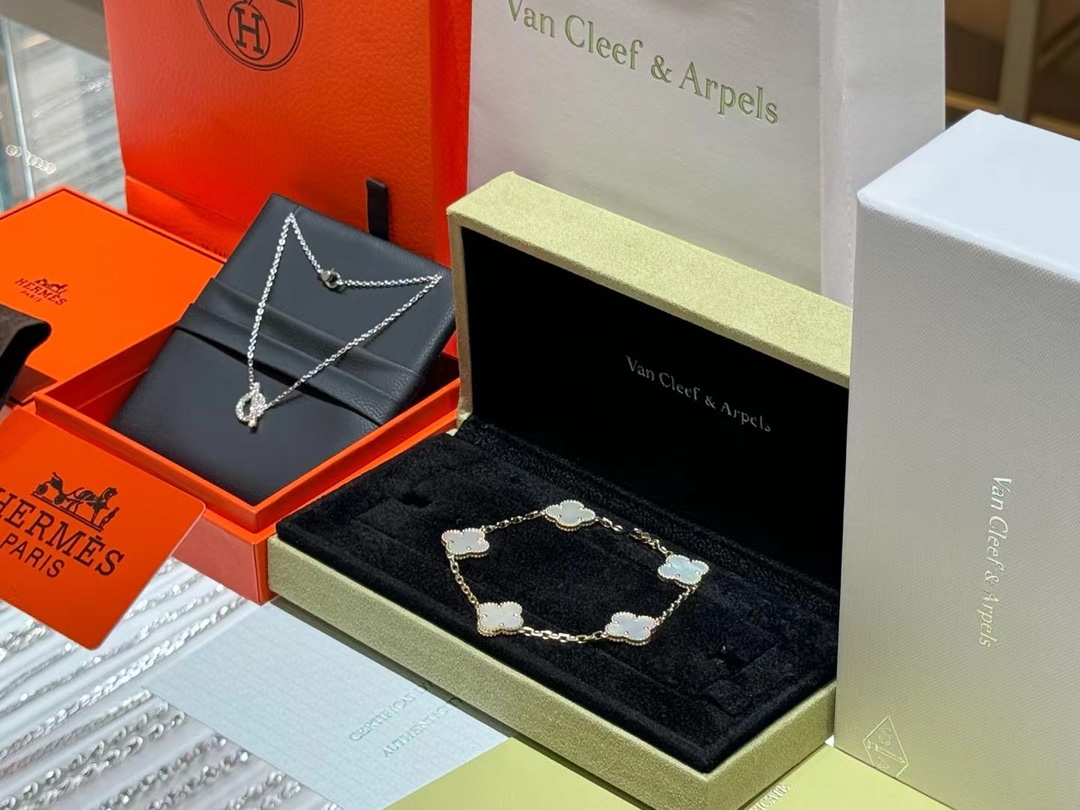 Van Cleef & Arpels VCA 18K黄白贝五花手链/