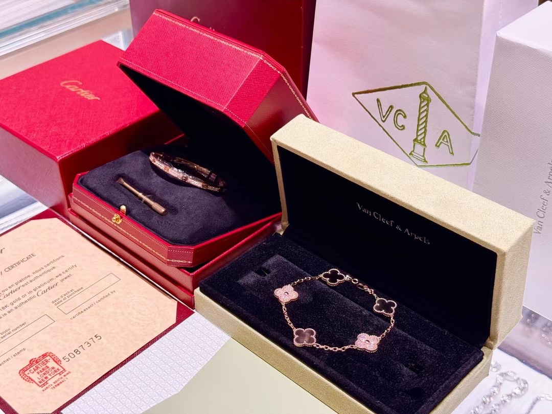 Van Cleef & Arpels VCA 灰贝隔钻五花手链/
