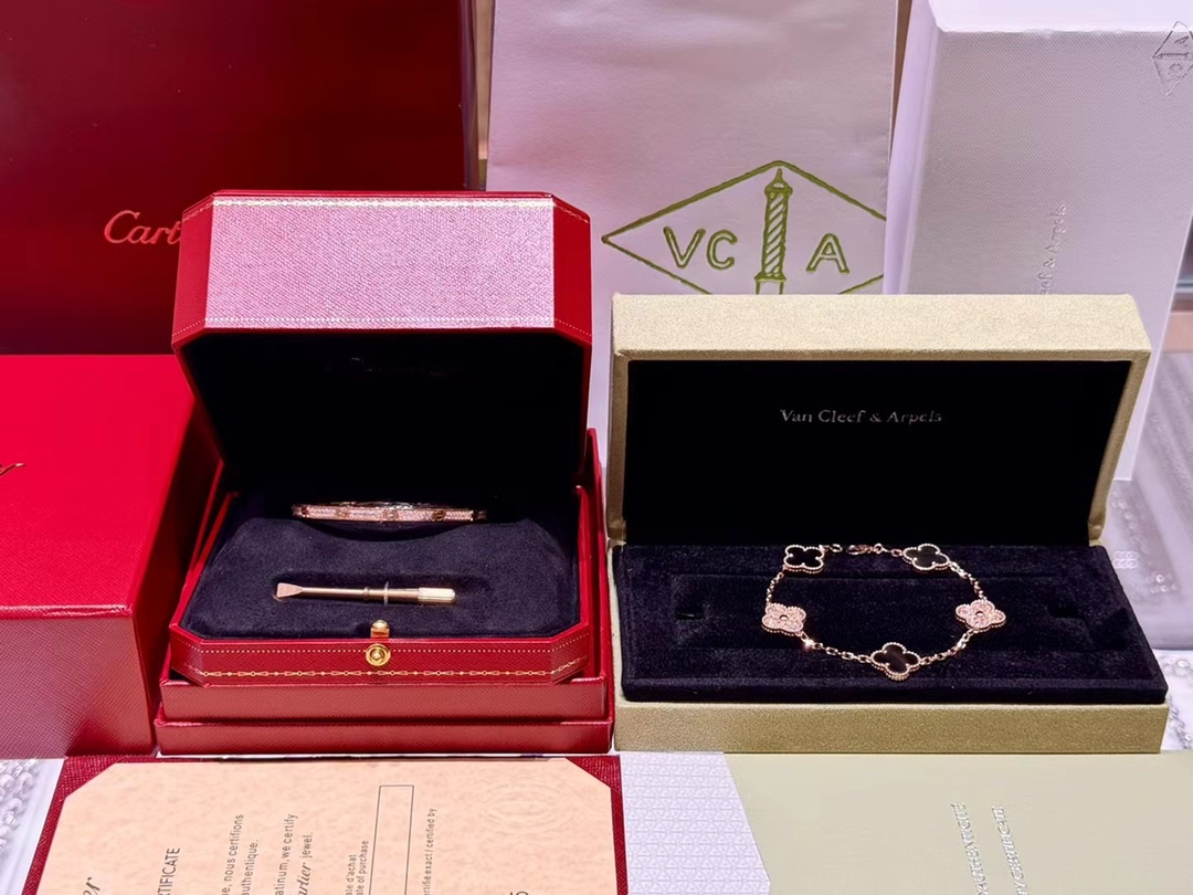 Van Cleef & Arpels VCA 灰贝隔钻五花手链/