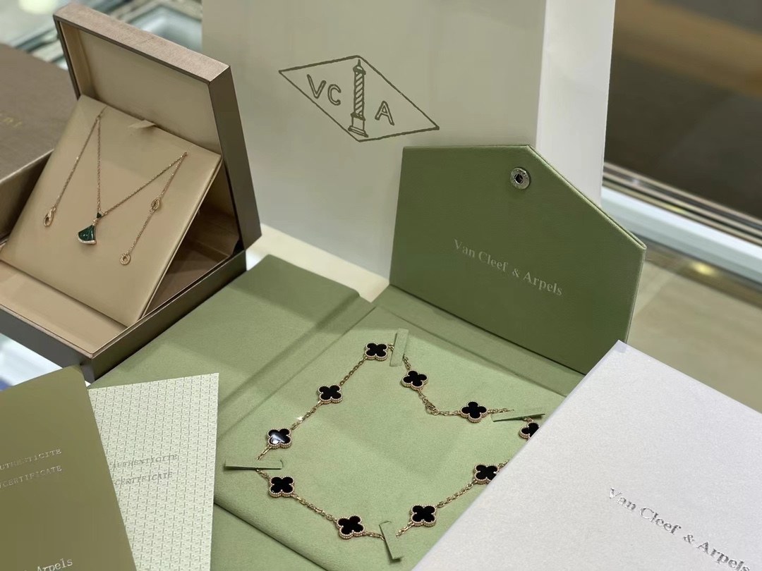 Bottega Veneta BV 孔雀石裙子项链/