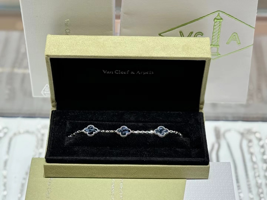 Van Cleef & Arpels 客订新款VCA五花·彼得石手链