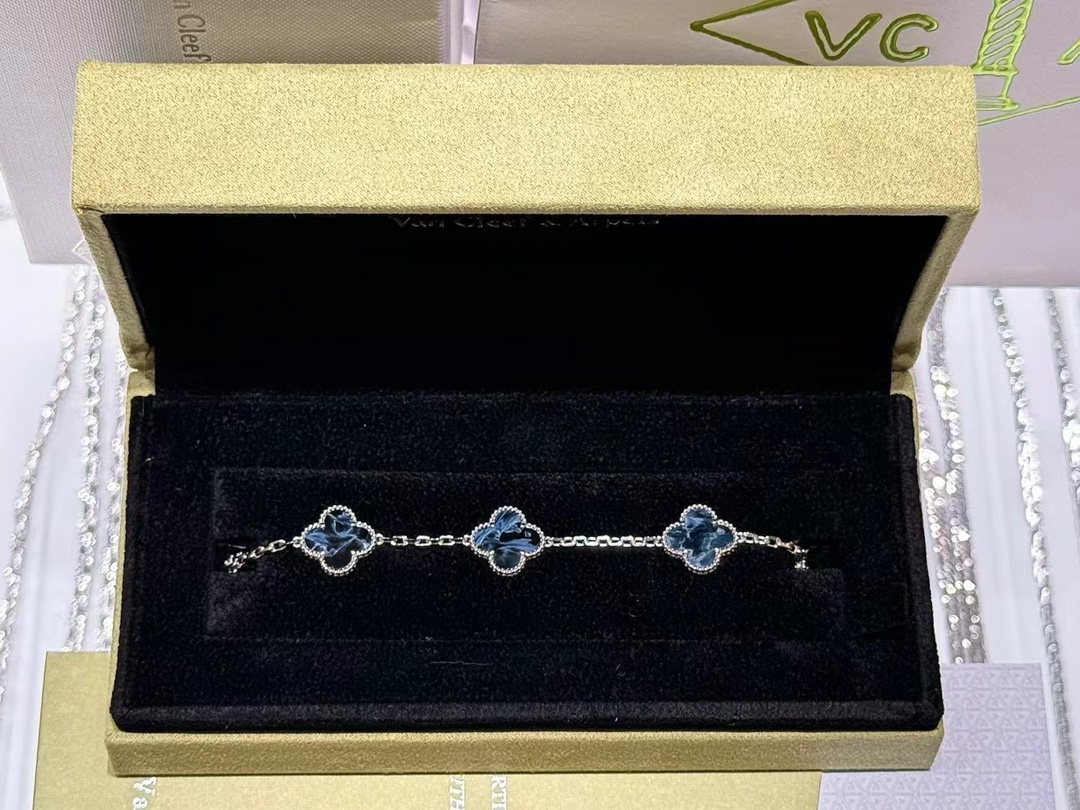 Van Cleef & Arpels 客订新款VCA五花·彼得石手链