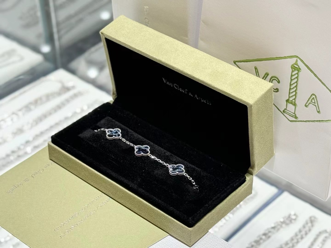 Van Cleef & Arpels 客订新款VCA五花·彼得石手链