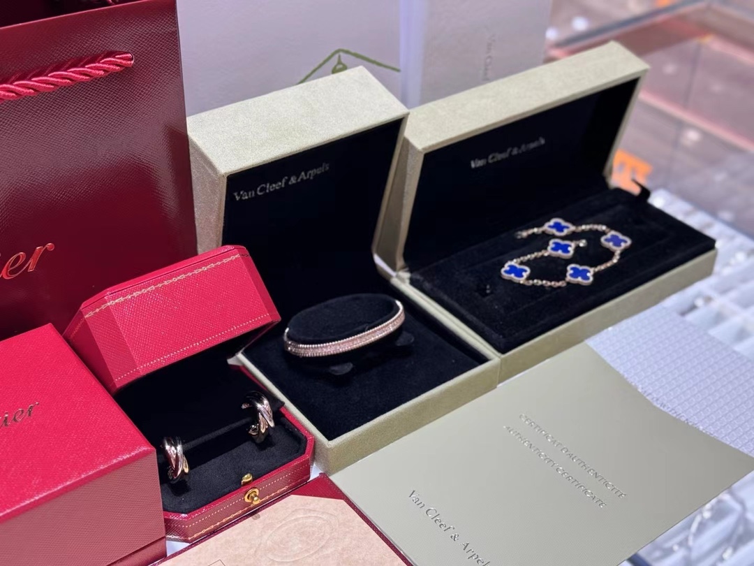 Van Cleef & Arpels VCA滚珠满钻手镯/