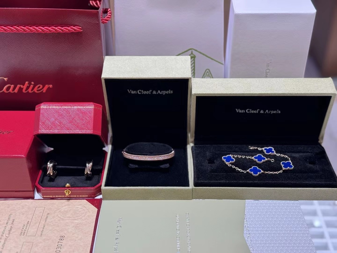Van Cleef & Arpels VCA滚珠满钻手镯/