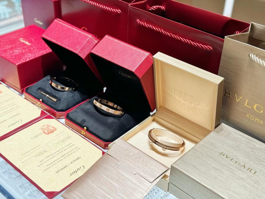 Cartier 卡地亚宽版四钻/
