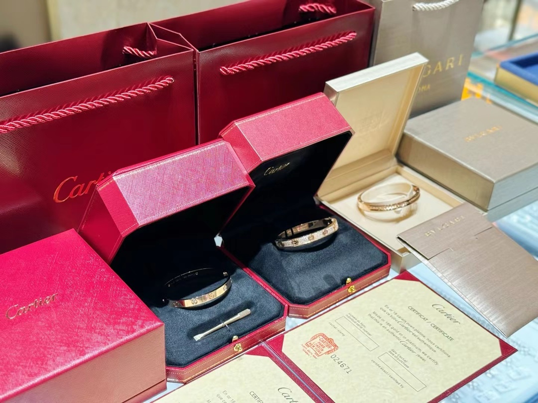 Cartier 卡地亚宽版四钻/