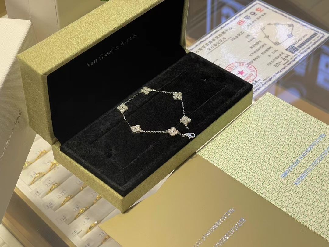Van Cleef & Arpels VCA小六花满钻手链