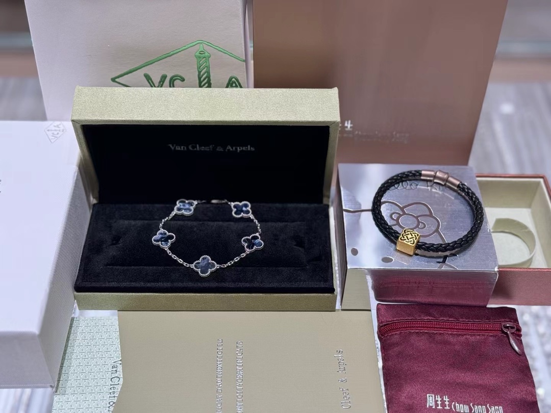 Van Cleef & Arpels 18K VCA 彼得石五花手链/