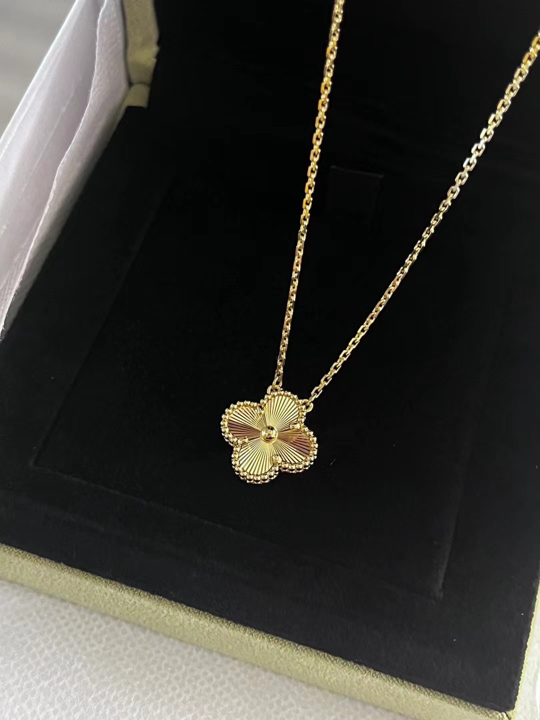 Van Cleef & Arpels 18K VCA四叶草镭射项链
