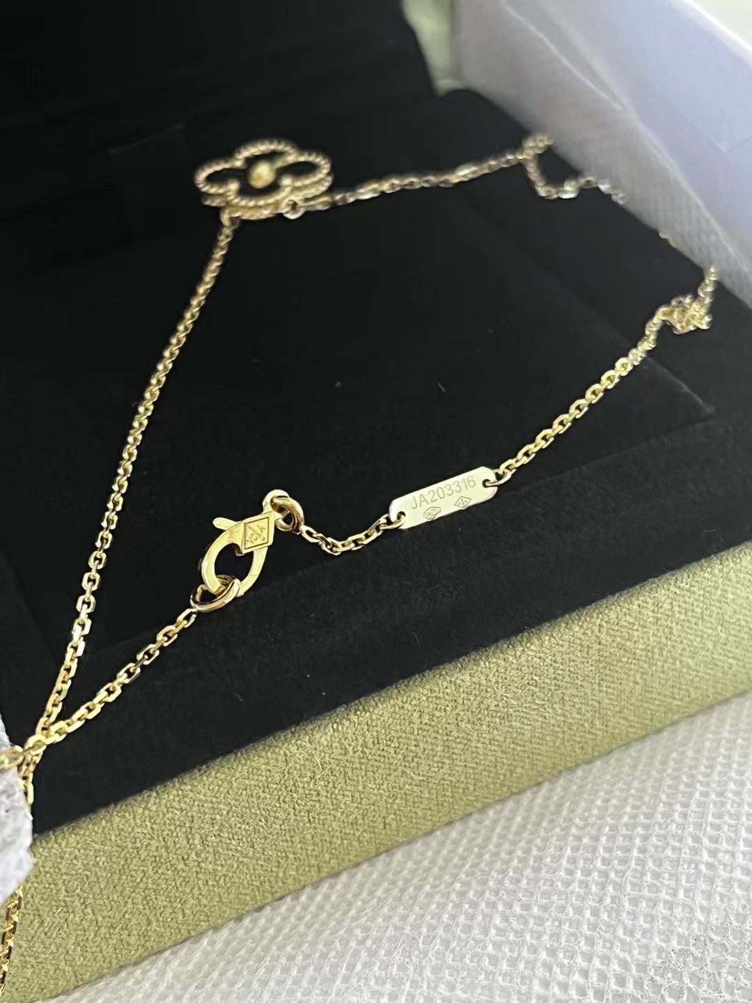 Van Cleef & Arpels 18K VCA四叶草镭射项链