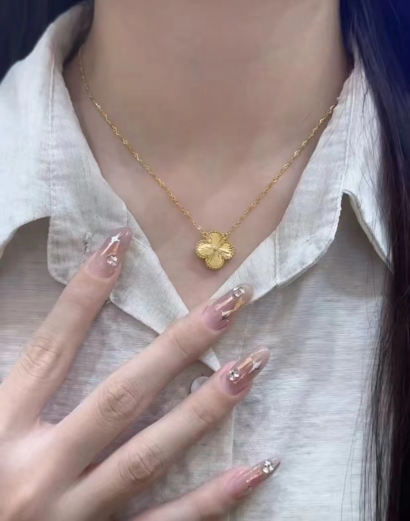 Van Cleef & Arpels 18K VCA四叶草镭射项链
