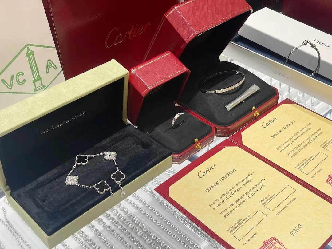 Van Cleef & Arpels 18K VCA 熊猫五花手链