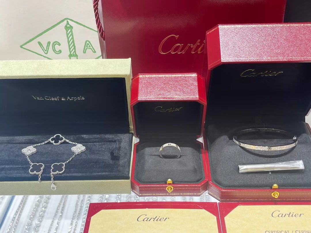 Van Cleef & Arpels 18K VCA 熊猫五花手链