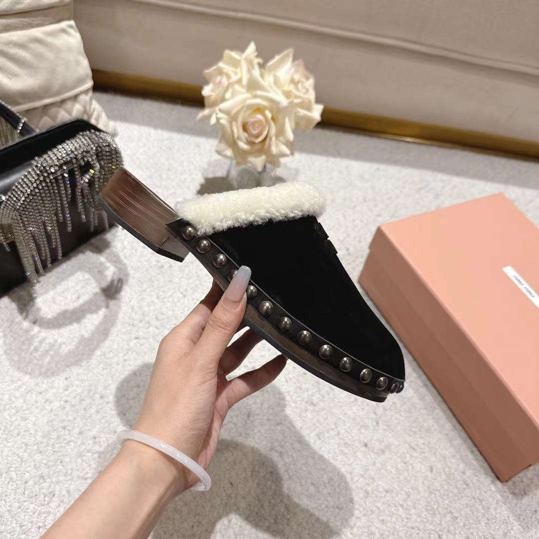 “Miu Miu Show: Unique Effacement Process, Modern Style, Love Concept, Imported Wool, Big Bottom, Sizes 35-41” - 图片 5