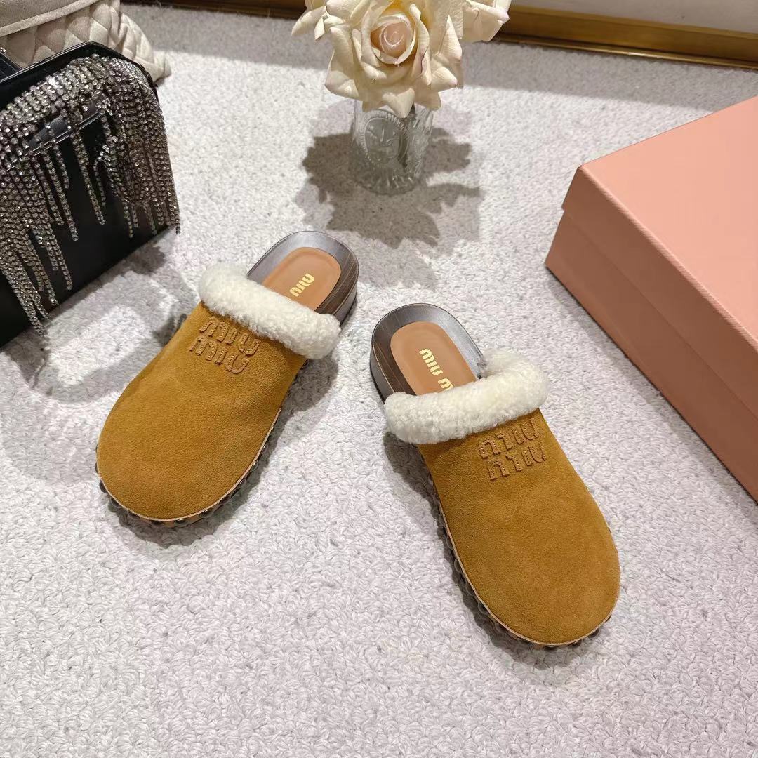 Miu Miu Show: Unique Effacement Process and Modern Style Conveying Love in New Season’s Collection - 图片 2