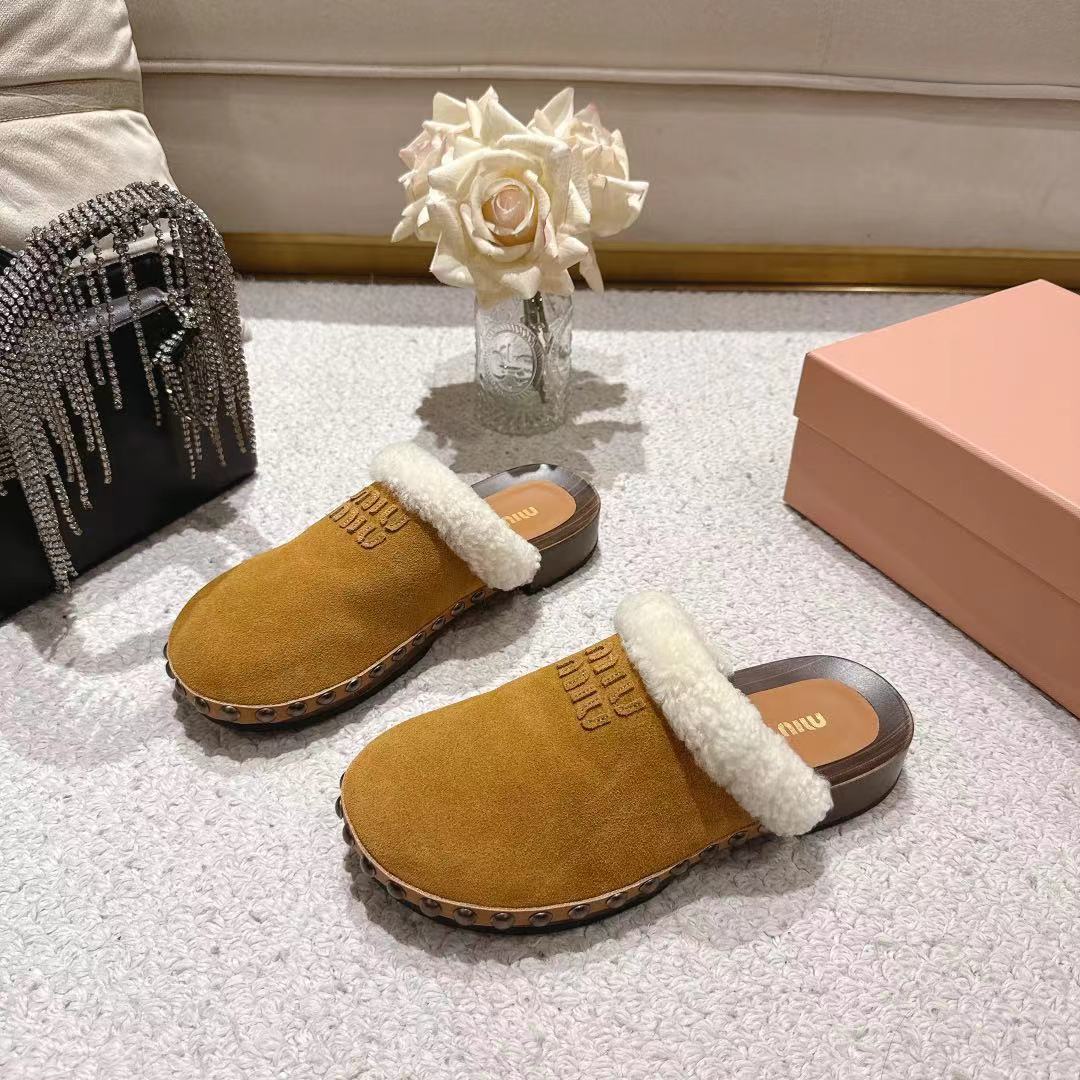 Miu Miu Show: Unique Effacement Process and Modern Style Conveying Love in New Season’s Collection - 图片 3