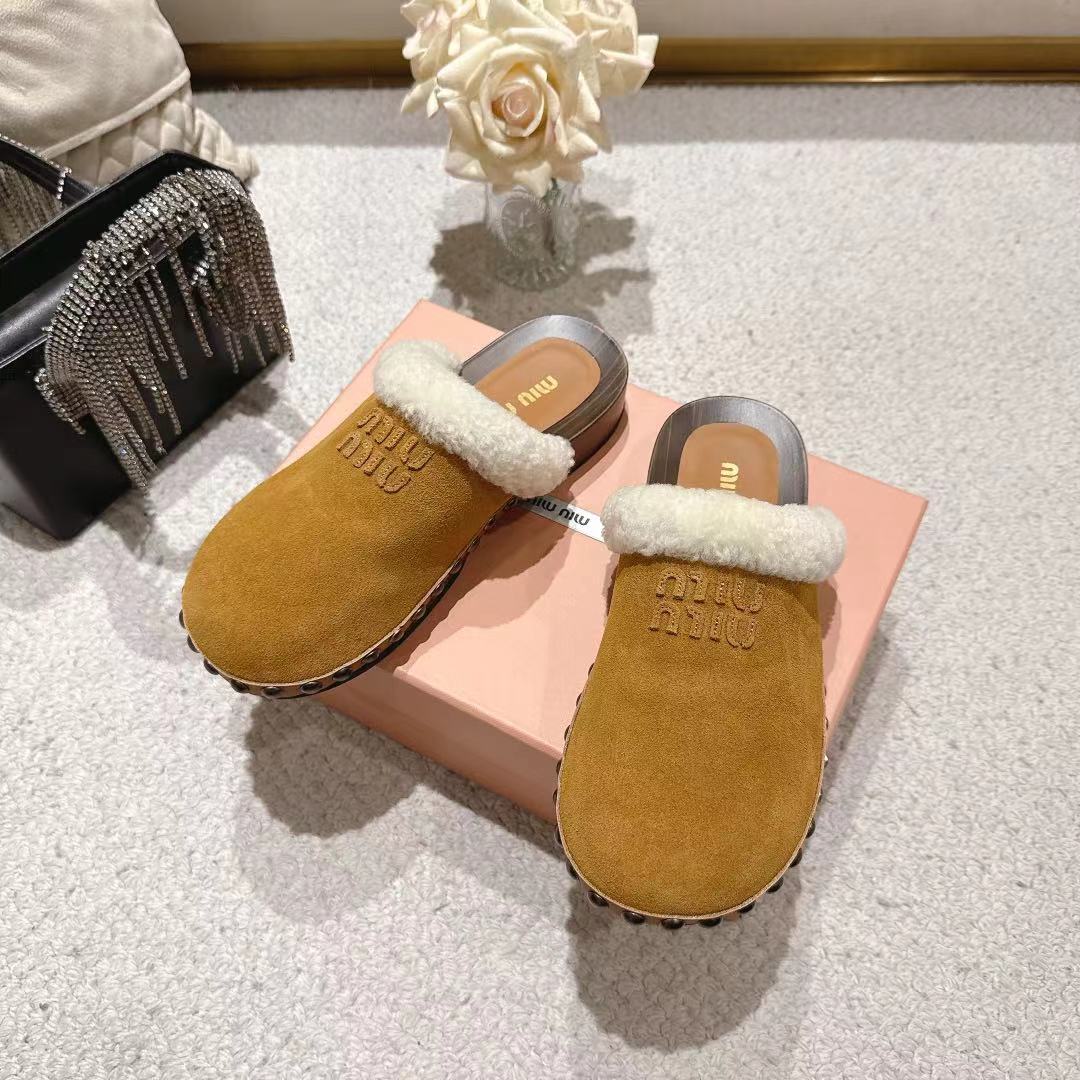 Miu Miu Show: Unique Effacement Process and Modern Style Conveying Love in New Season’s Collection - 图片 6